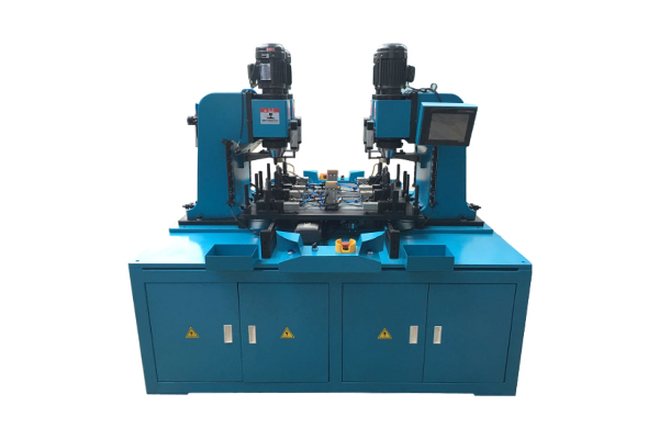 來賓空調底板自動鉚釘機